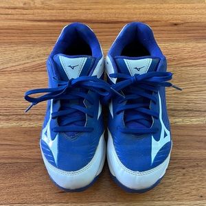 LIKE NEW  kids cleats